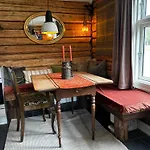 Old Retreat With Jacuzzi And Sauna * アイツヴォル