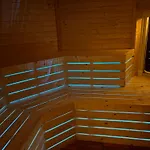 別荘 Old Retreat With Jacuzzi And Sauna アイツヴォル