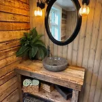 Old Retreat With Jacuzzi And Sauna 別荘 *