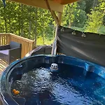 Old Retreat With Jacuzzi And Sauna