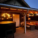 別荘 Old Retreat With Jacuzzi And Sauna