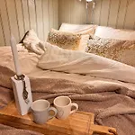Old Retreat With Jacuzzi And Sauna