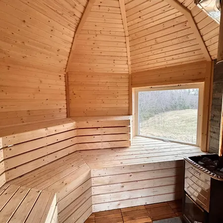 1850 Old Farmhouse Retreat With Jacuzzi And Sauna Holiday home