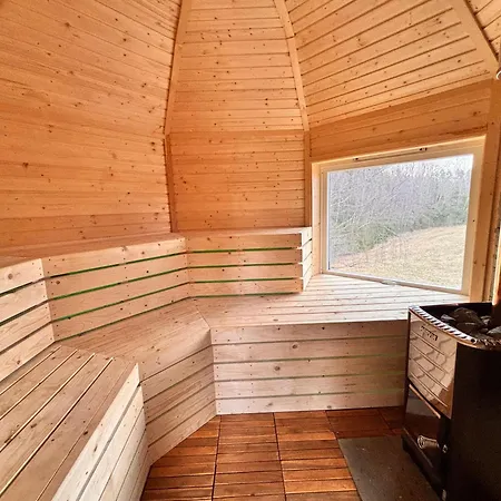 1850 Old Farmhouse Retreat With Jacuzzi And Sauna