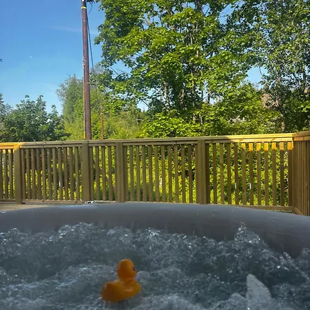 1850 Old Retreat With Jacuzzi And Sauna 度假居