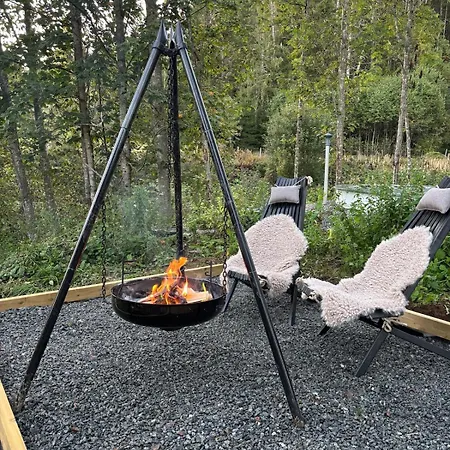 Old Retreat With Jacuzzi And Sauna Semesterbostad