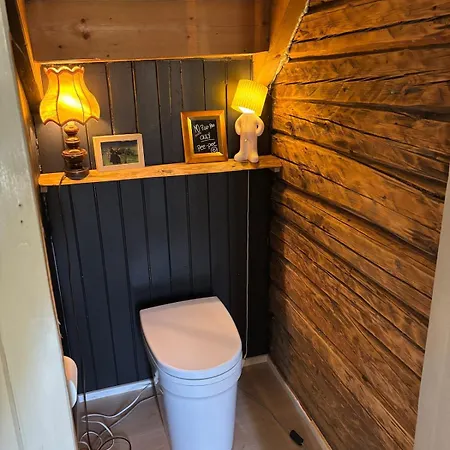 Dom wakacyjny Old Retreat With Jacuzzi And Sauna