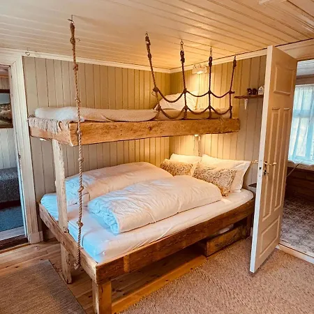 Old Retreat With Jacuzzi And Sauna Dom wakacyjny