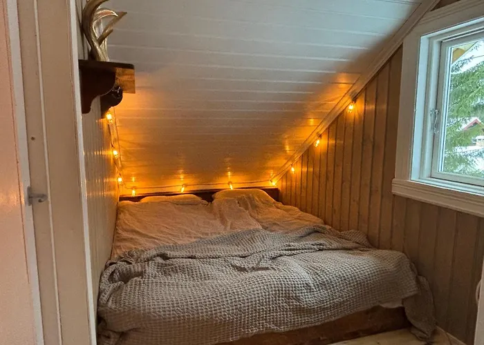 Old Retreat With Jacuzzi And Sauna アイツヴォル